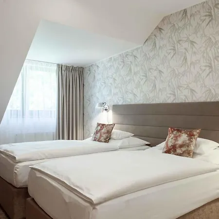 Отель Equitana 4*